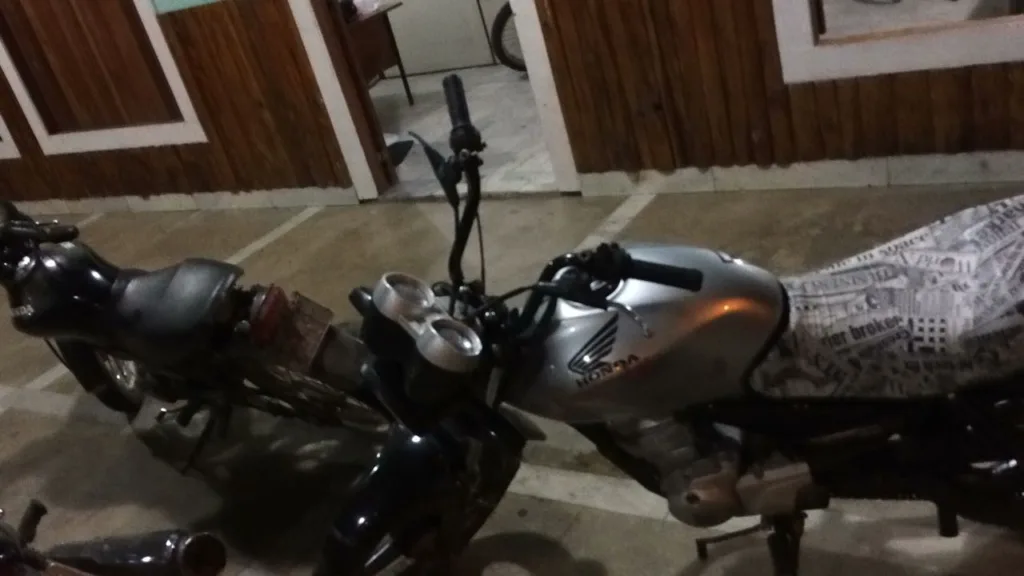 Após roubo de moto, suspeitos trocam tiros com a polícia e são perseguidos em Vargem Alta