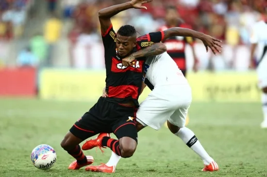 Vasco e Flamengo fazem jogo ruim e empatam sem gols em 1º jogo da semifinal