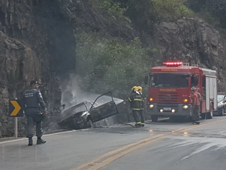 Grave acidente deixa trânsito lento na BR-262, em Domingos Martins