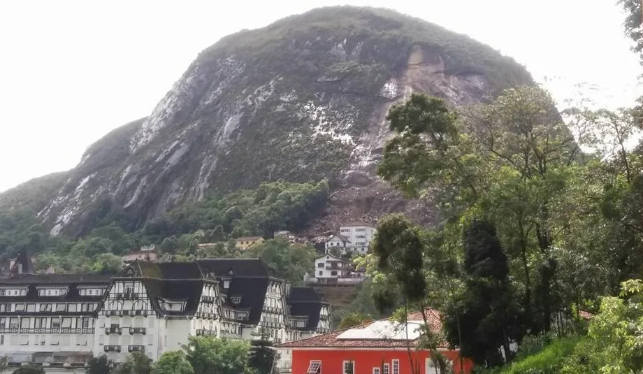 Deslizamentos deixam dois mortos no Rio e causam prejuízos no Espírito Santo