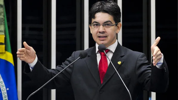 Único senador eleito pelo PSOL, Randolfe Rodrigues deixa partido