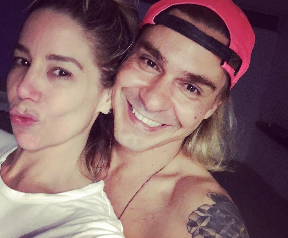 André Gonçalves posa com Danielle Winits e se declara: "Eu te amo muito"