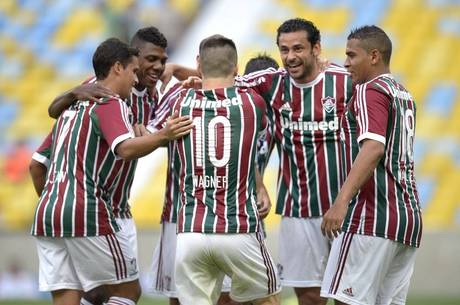 Rio de Janeiro, Rio de Janeiro, Brasil, 25 de Outubro de 2014 – FLUMINENSE X ATLETICO-PR – Jogadores do Fluminense comemoram gol marcado por Wagner durante jogo valido pela trigesima primeira rodada CAMPEONATO BRASILEIRO DE 2014 , No Maracana. Foto: Alexandre Loureiro/Inovafoto