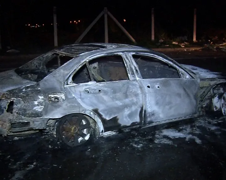 Carros batem de frente e veículo pega fogo em rodovia de Vila Velha Carros batem de frente e veículo pega fogo em rodovia de Vila Velha