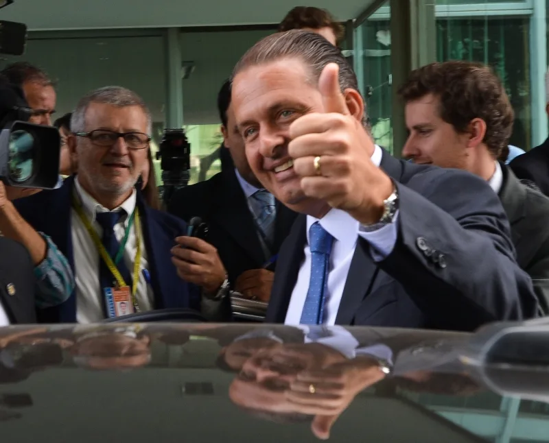 Avião de Eduardo Campos leva PF a caixa 2 de empreiteiras