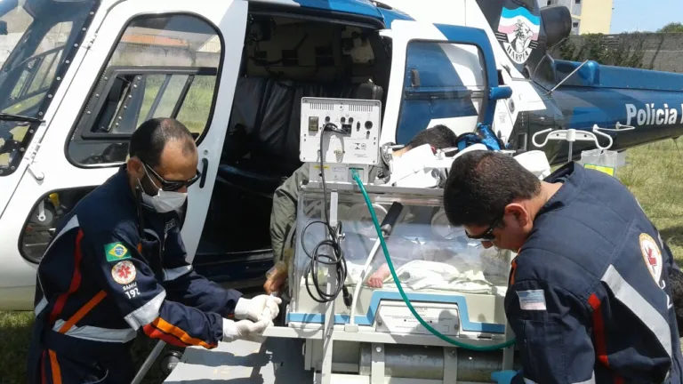 Helicóptero da PM usado para resgatar recém-nascido e idosa no norte do Espírito Santo