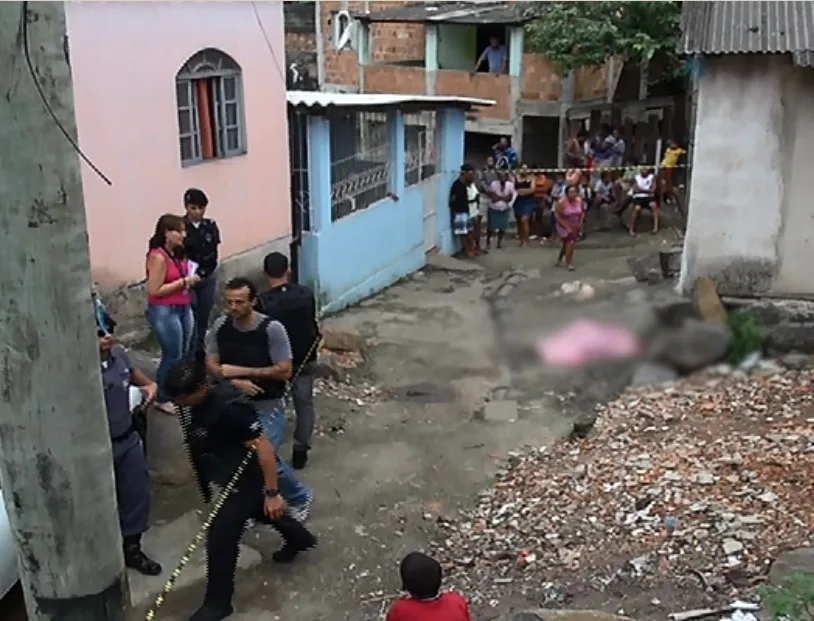 Jovem é morto após troca de tiros em região de intenso tráfico de drogas, em Vila Velha