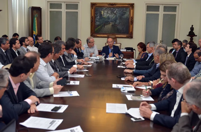 Hartung reúne secretariado e discute gestão, saúde e situação hídrica