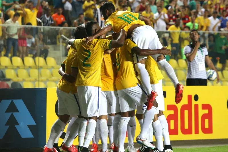 Torcida capixaba faz a festa no Kleber Andrade e Seleção Brasileira goleia o Paraguai