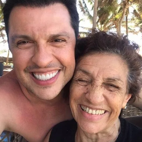 Comediante Ceará lamenta morte da mãe: 'o amor vai nos curar'