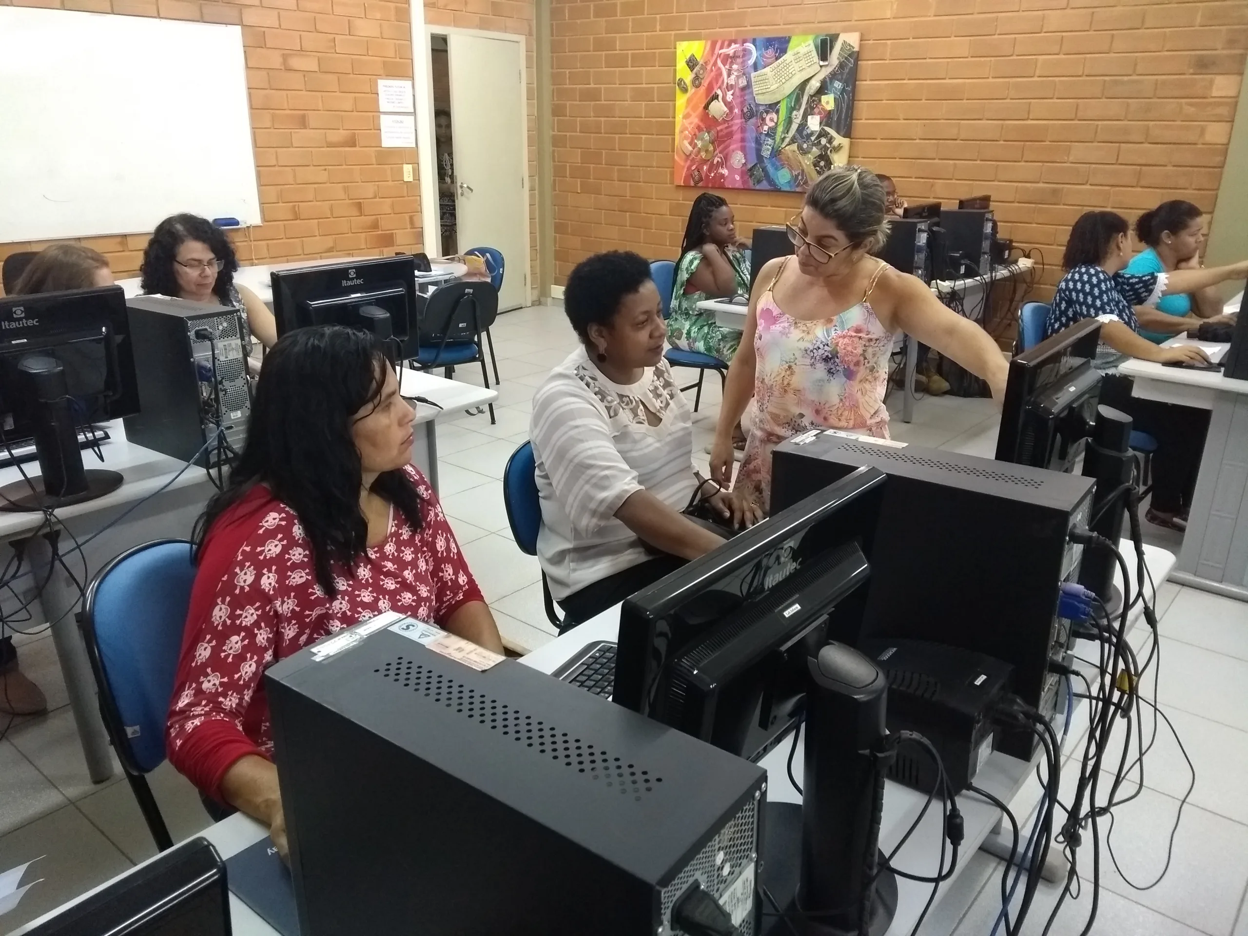 Cursos gratuitos na área da educação abrem 300 vagas em Cachoeiro de Itapemirim