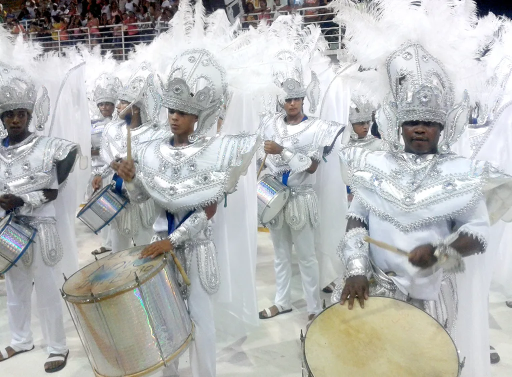 Escolas de samba aquecem foliões com ensaios no fim de semana. Confira a agenda!