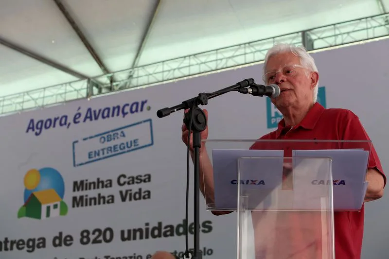 Rio de Janeiro – O ministro-chefe da Secretaria-Geral da Presidência da República, Moreira Franco, participa da cerimônia de entrega de 820 unidades habitacionais no bairro de Santa Cruz, na zona oeste do Rio (Beth Santos/Secretaria Geral da PR)