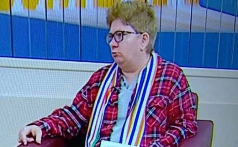 Após aparecer 'de pijama' na TV, diretora do Procon do Paraná brinca com figurino