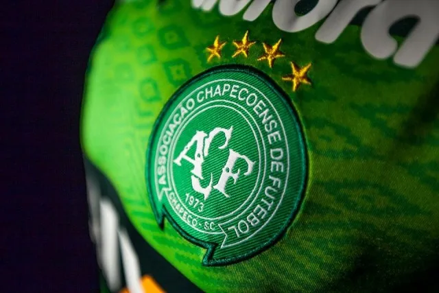 Chapecoense enfrenta o Palmeiras de olho na reconstrução após acidente aéreo