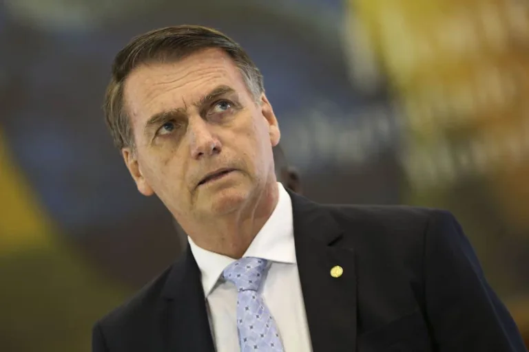 Receita confirma acesso ilegal a dados de Bolsonaro e familiares