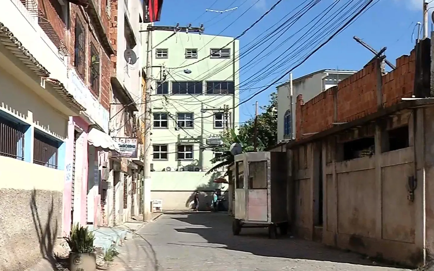 Câmeras flagram tráfico de drogas no meio da rua em Vila Velha