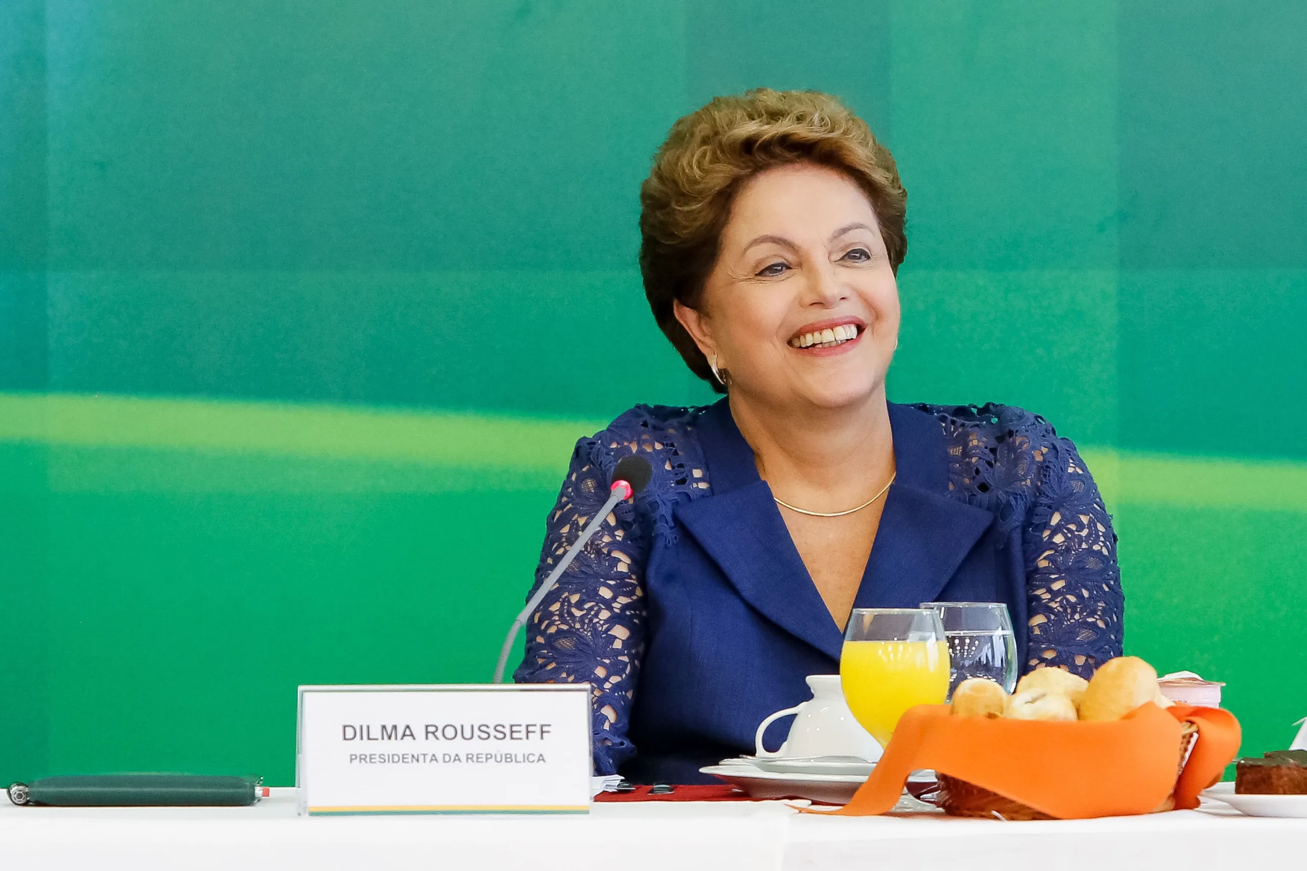 Dilma reitera solidariedade e indica embaixador para Marcha Republicana em Paris