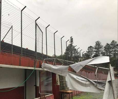 Rival do Figueirense, Juventus-SC tem parte do seu estádio atingido por ciclone