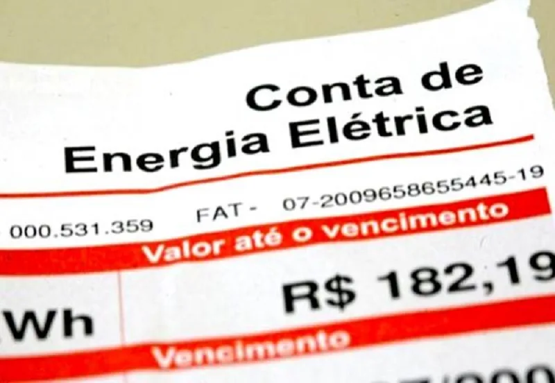 Aneel mantém bandeira verde e conta de energia não terá taxa extra em janeiro