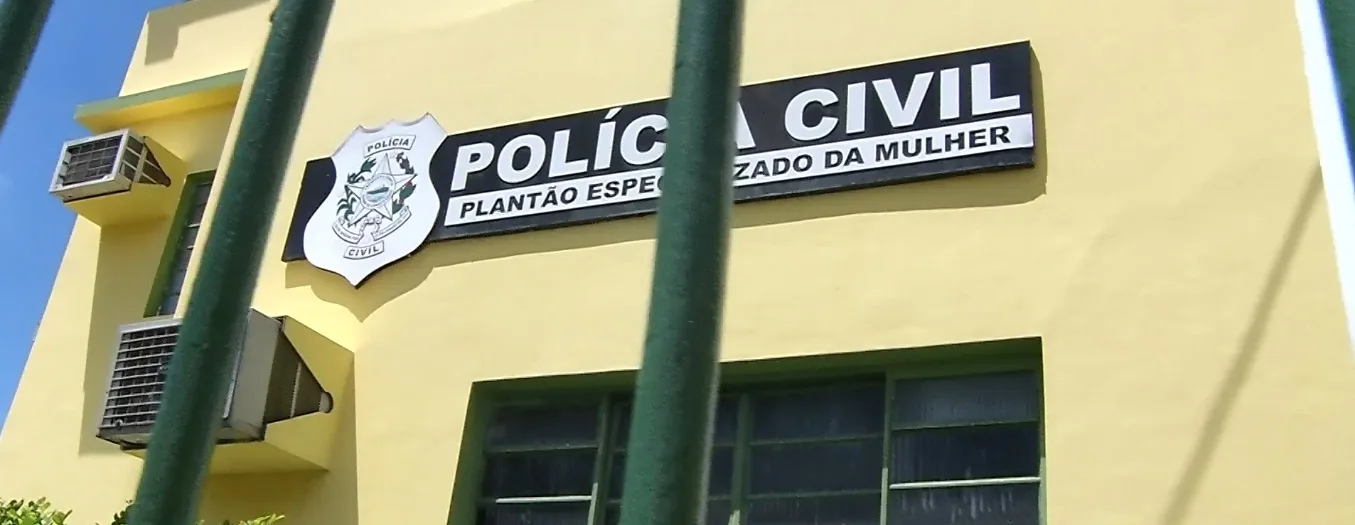 Homem é preso após agredir companheira e filho em Viana