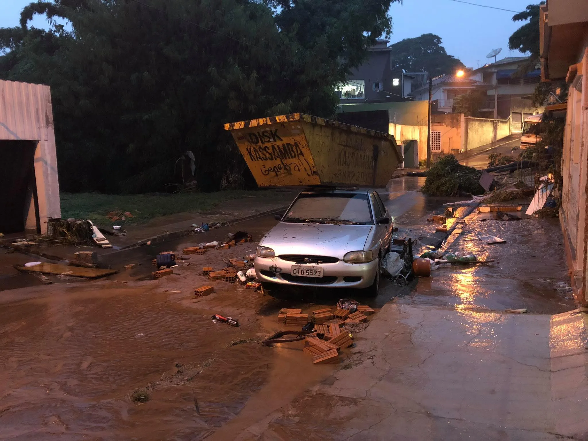 Empresas debaixo d'água em SP; só no comércio, prejuízo pode ser de R$ 110 mi