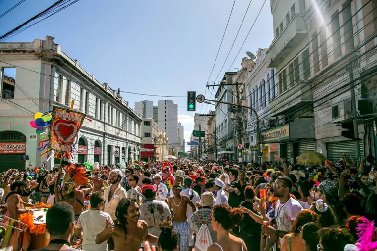 Vai ficar em casa? Veja os eventos que vão agitar o Centro de Vitória no Carnaval