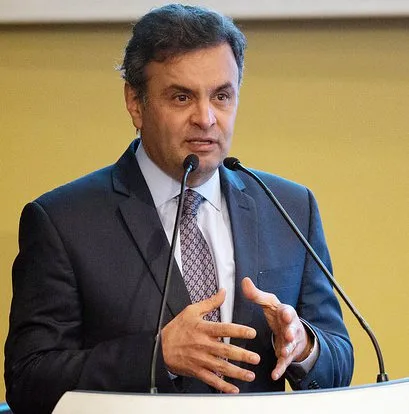 Aécio estuda criação de Ministério da infraestrutura