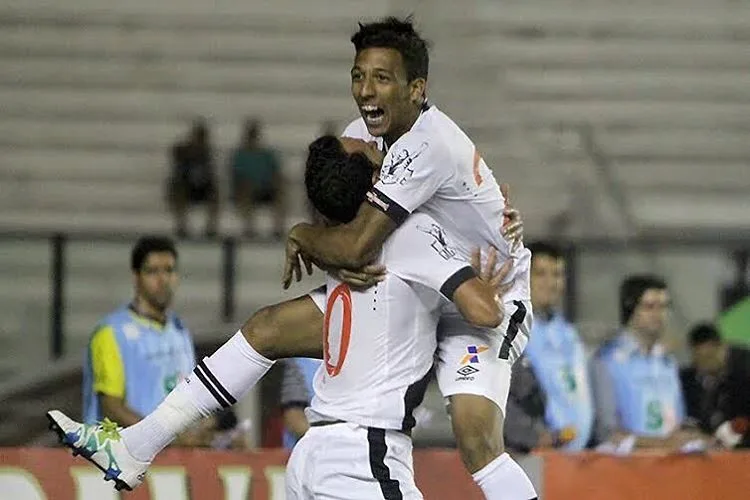 Com time misto, Vasco derrota Remo e avança na Copa do Brasil