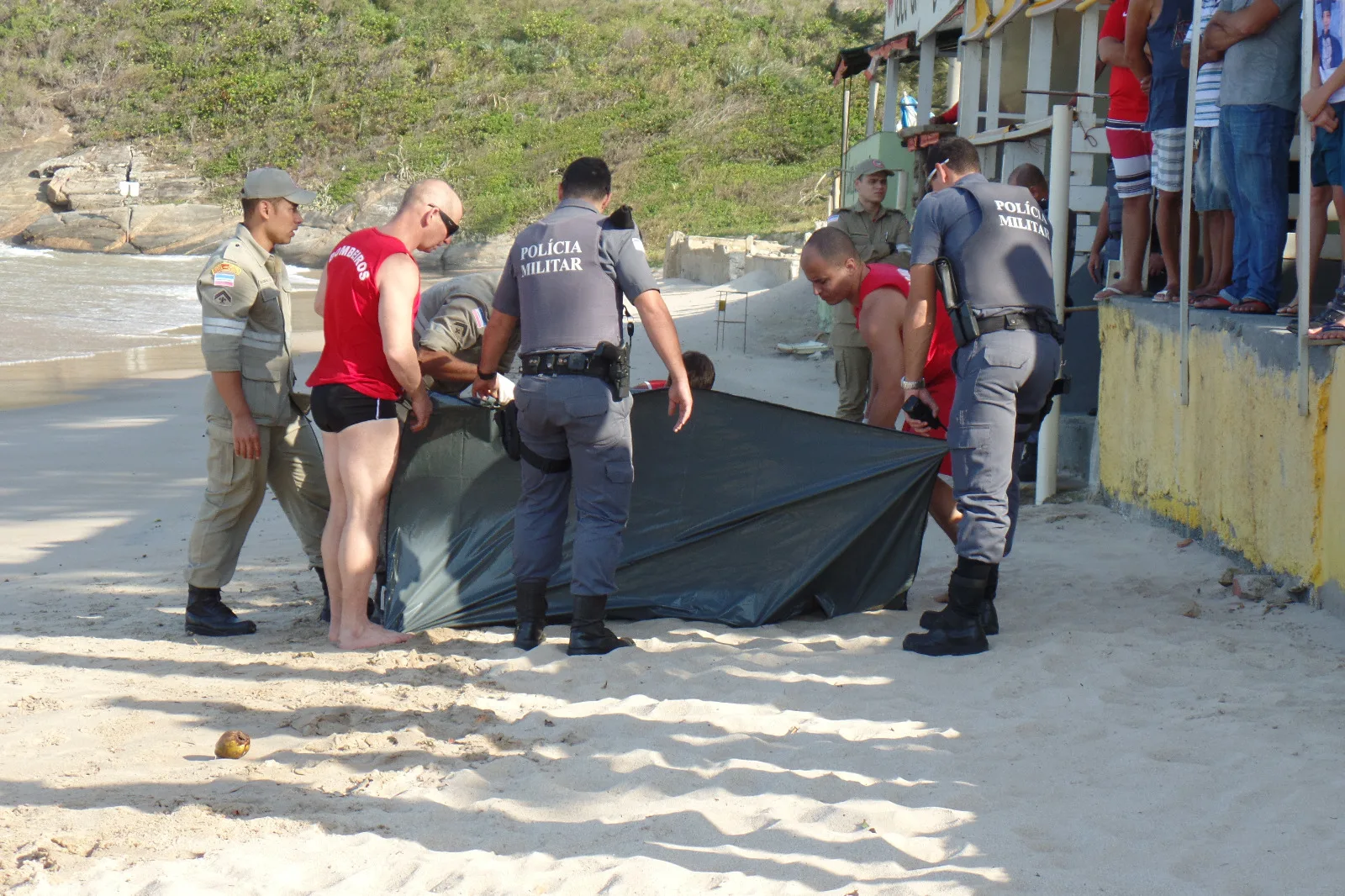 Homem morre afogado após deixar quiosque em Guarapari