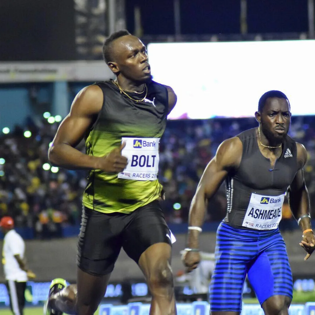 Usain Bolt se despede em volta olímpica e emociona o estádio Olímpico em Londres