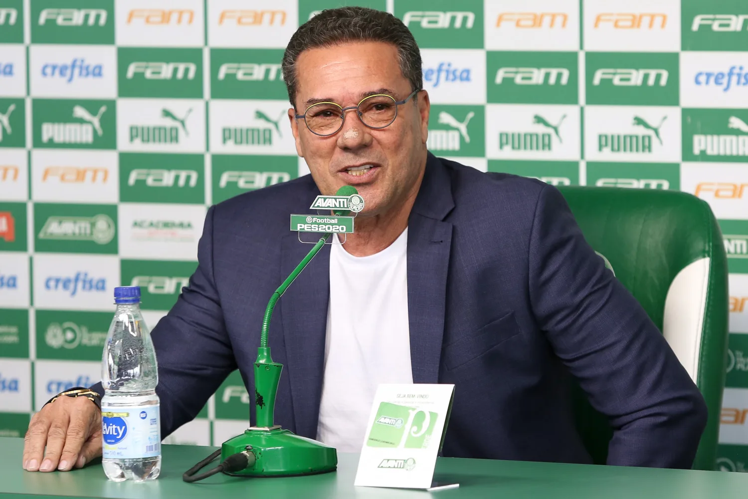 Novo Técnico da SE Palmeiras, Vanderlei Luxemburgo, é apresentado e concede entrevista coletiva, na Academia de Futebol, em São Paulo-SP (Fotos: Fabio Menotti)