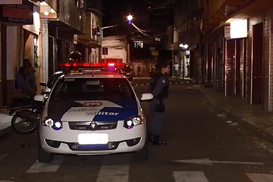 Mulher tem pescoço cortado durante tentativa de assalto no Centro de Vitória