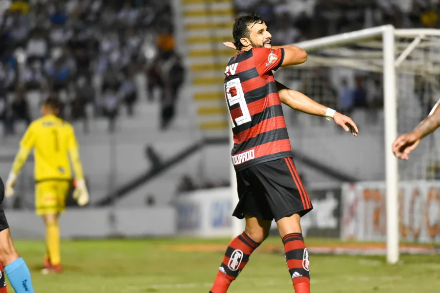 Em Campinas, Flamengo bate Ponte e larga na frente nas oitavas da Copa do Brasil