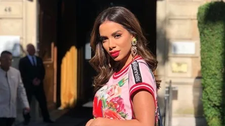 Após anunciar série, Anitta rebate haters: Quem não gosta de mim é só não assistir.