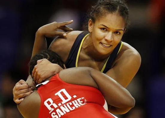 Aline perde em revanche da final do Mundial e vai disputar bronze na luta