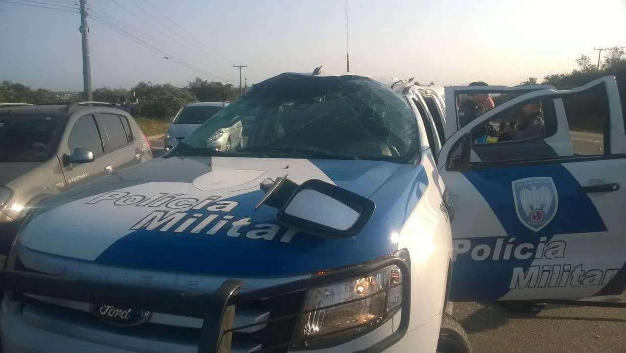 Viatura da Polícia Militar se envolve em acidente em Vila Velha