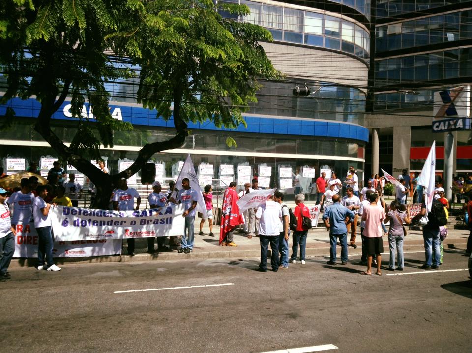 Manifestação é encerrada e trânsito é liberado após quase 4 horas de protesto em Vitória