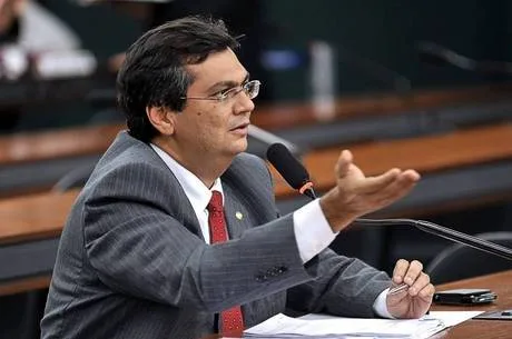 Flávio Dino anuncia saída do PCdoB e prepara filiação ao PSB