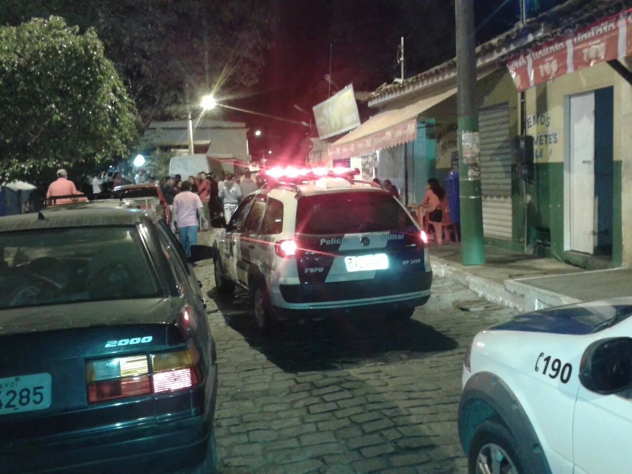 Homem morre após ser atingido com golpes de faca nas costas em praça de Apiacá