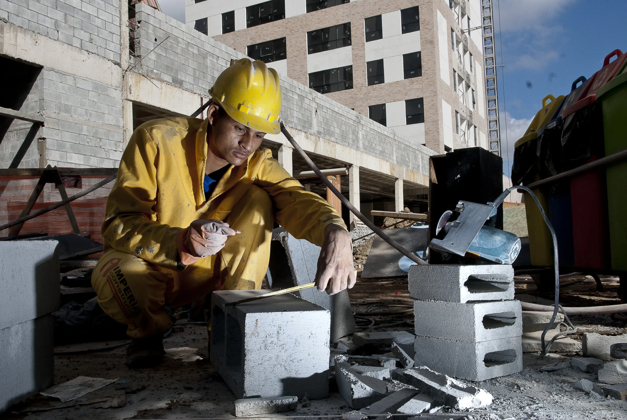 São Paulo – O setor de construção civil foi o que apresentou o maior índice de crescimento nas contratações no último ano e a taxa de desemprego ficou estável, aponta segundo o Departamento Intersindical de Estatísticas e Estudos Socioeconômicos (Dieese) e a Fundação Sistema Estadual de Análise de Dados (Seade).