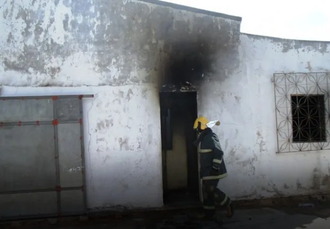 Incêndio de grandes proporções atinge casas em Linhares