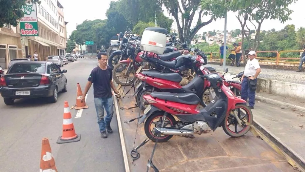 Para coibir assaltos, motos são fiscalizadas durante operação em Cachoeiro