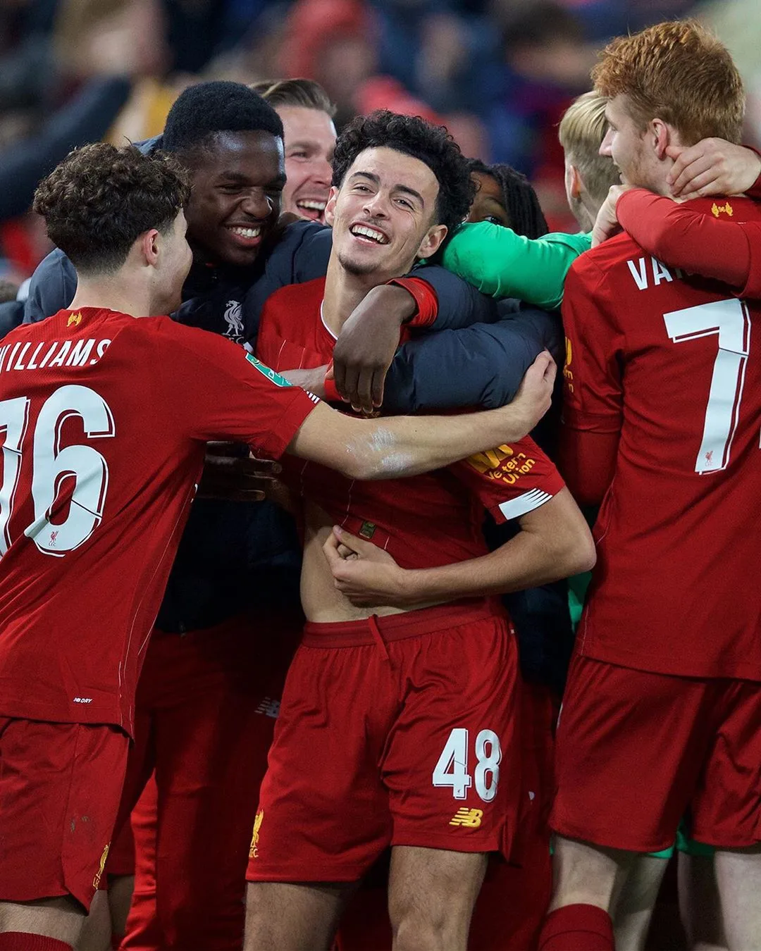 Após histórico 5 a 5, Liverpool bate Arsenal nos pênaltis na Copa da Liga Inglesa