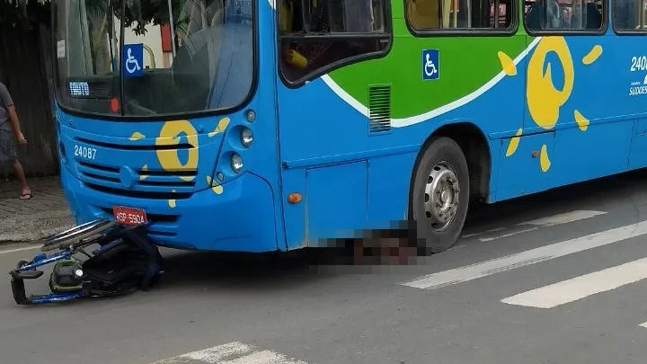 Cadeirante morre atropelado por ônibus em cima da faixa de pedestres na Serra