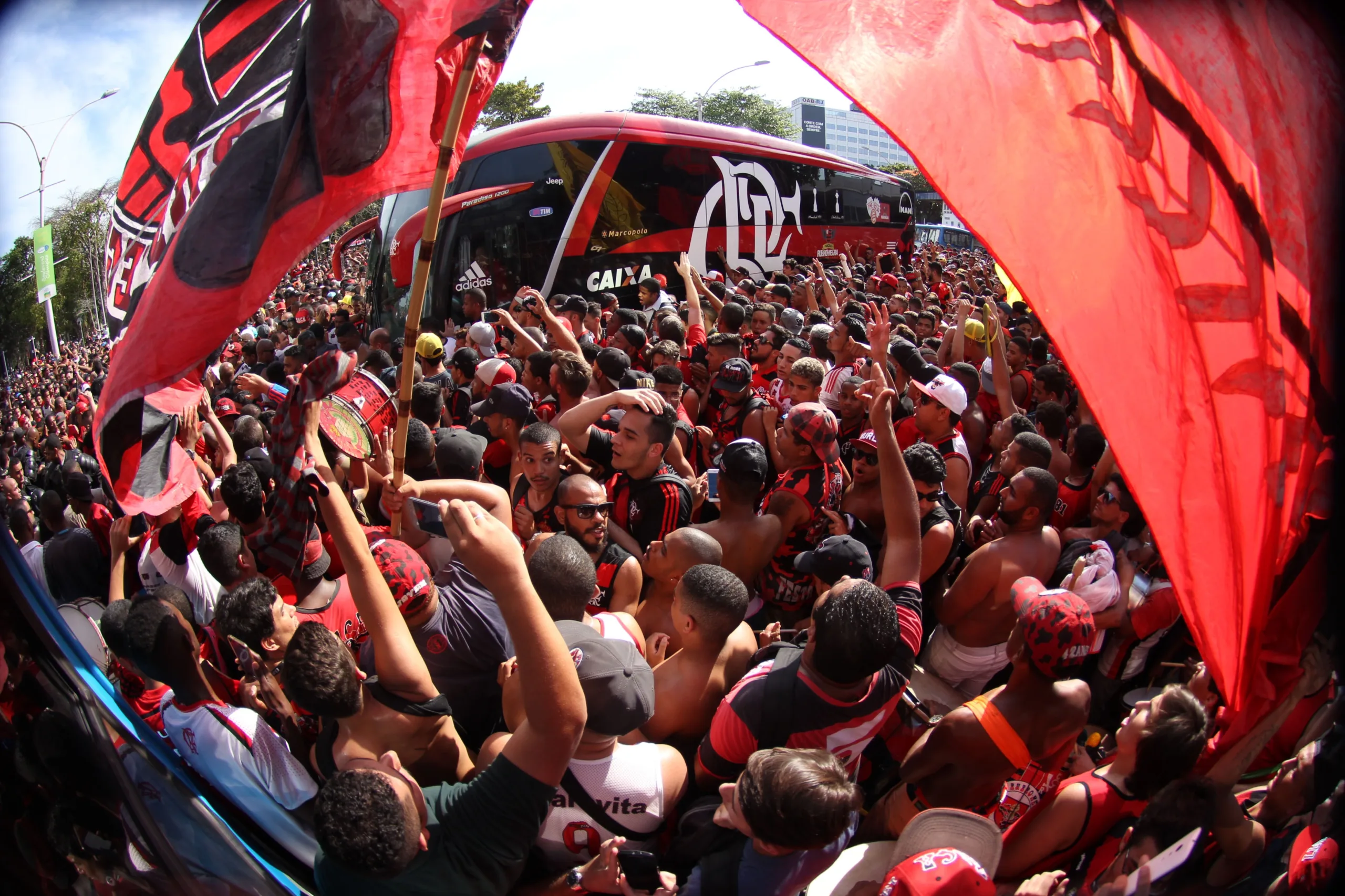 Boa fase do Flamengo no Brasileirão rende até música: 'Cheirinho de Hepta'. Ouça!