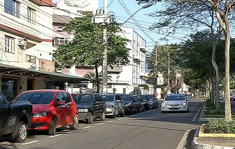 Suspeito de tentar arrombar sorveteria em Vitória volta ao local do crime se passando por flanelinha