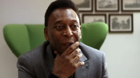 Sem condições físicas, Pelé fica fora da abertura e não acenderá a pira olímpica