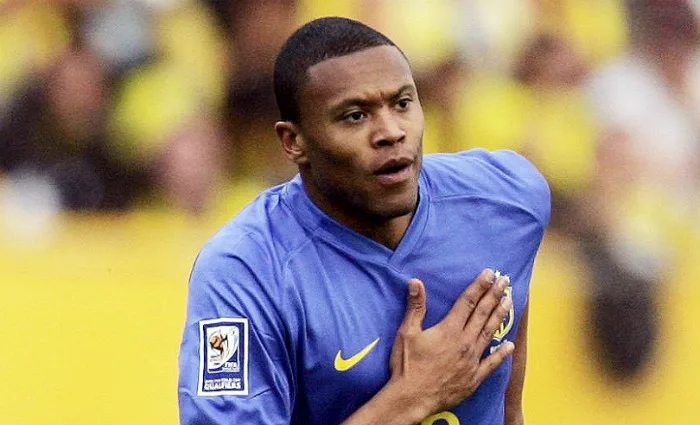 Fora da Libertadores, Julio Baptista será operado por médico do Barcelona