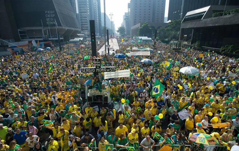 Protesto contra Dilma tem baixa adesão em vários estados brasileiros e no exterior